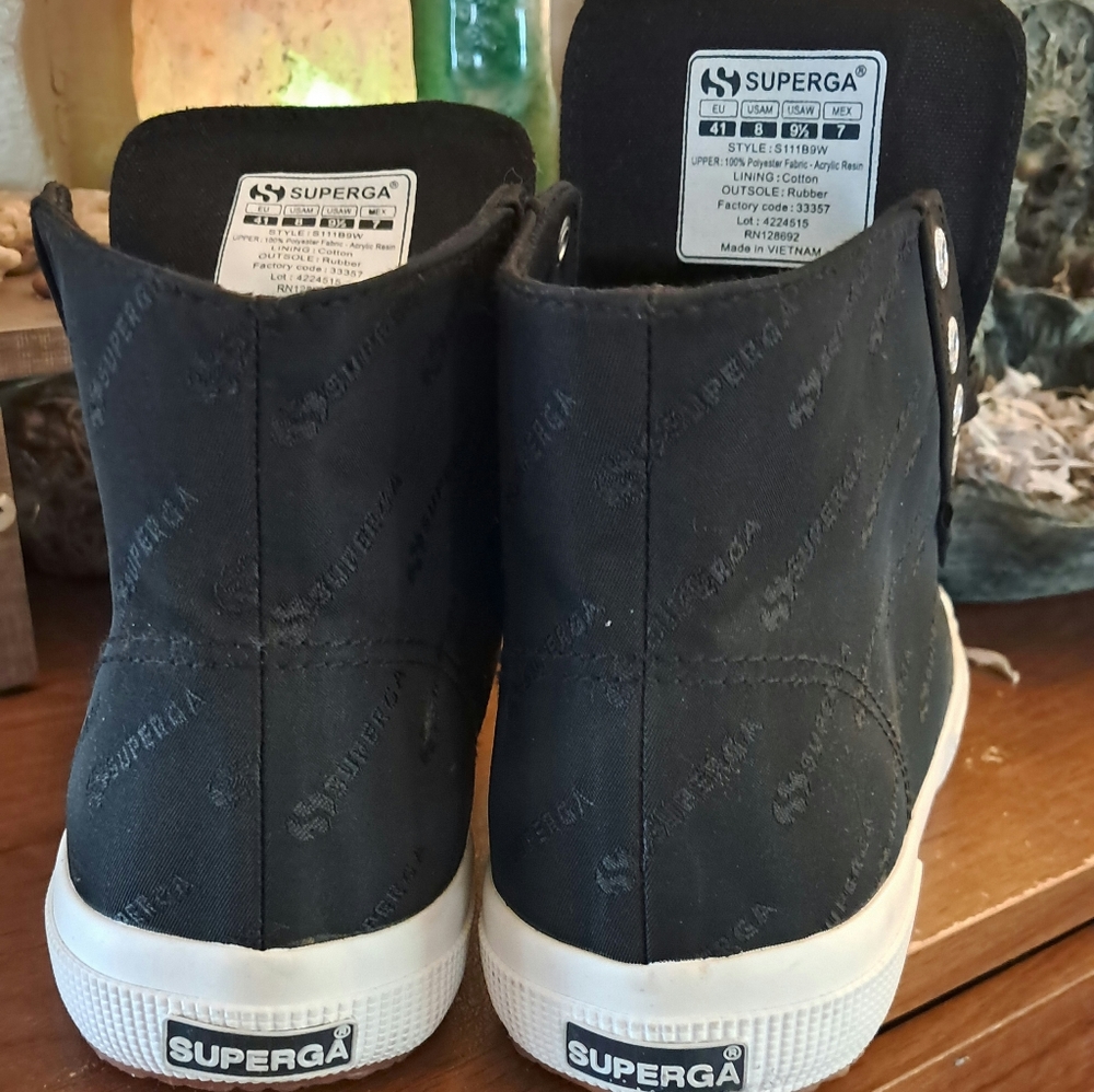 Shoes - Picture 2 of 4